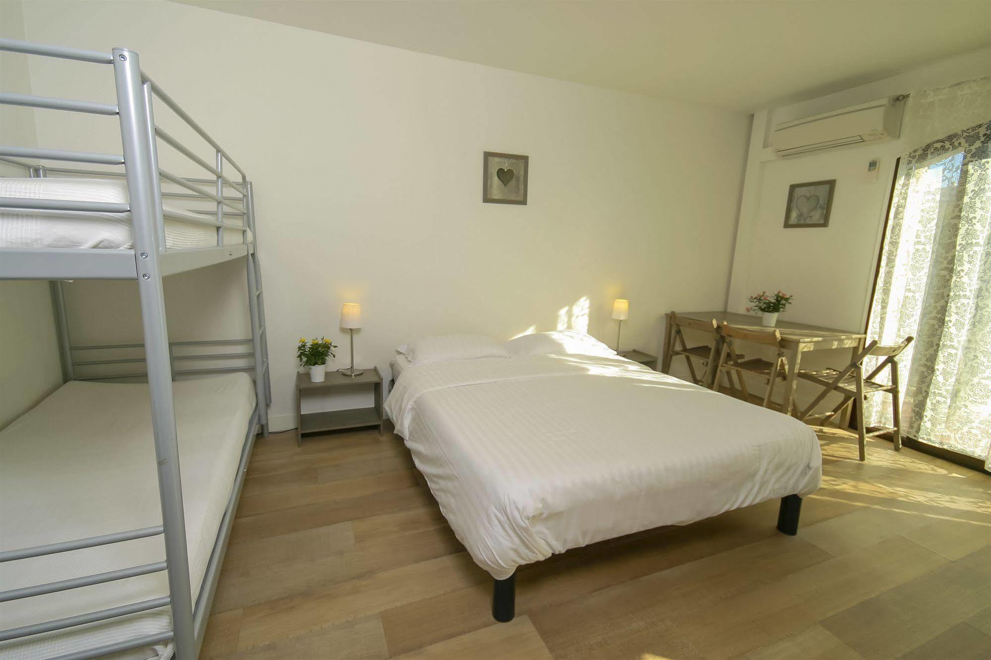 אנטיב Hotel & Studios Astor מראה חיצוני תמונה